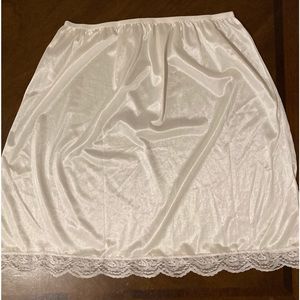 Vintage 1960-70s LadiesSize 40-42 Int. Ladies Garment Workers Union Half Slip